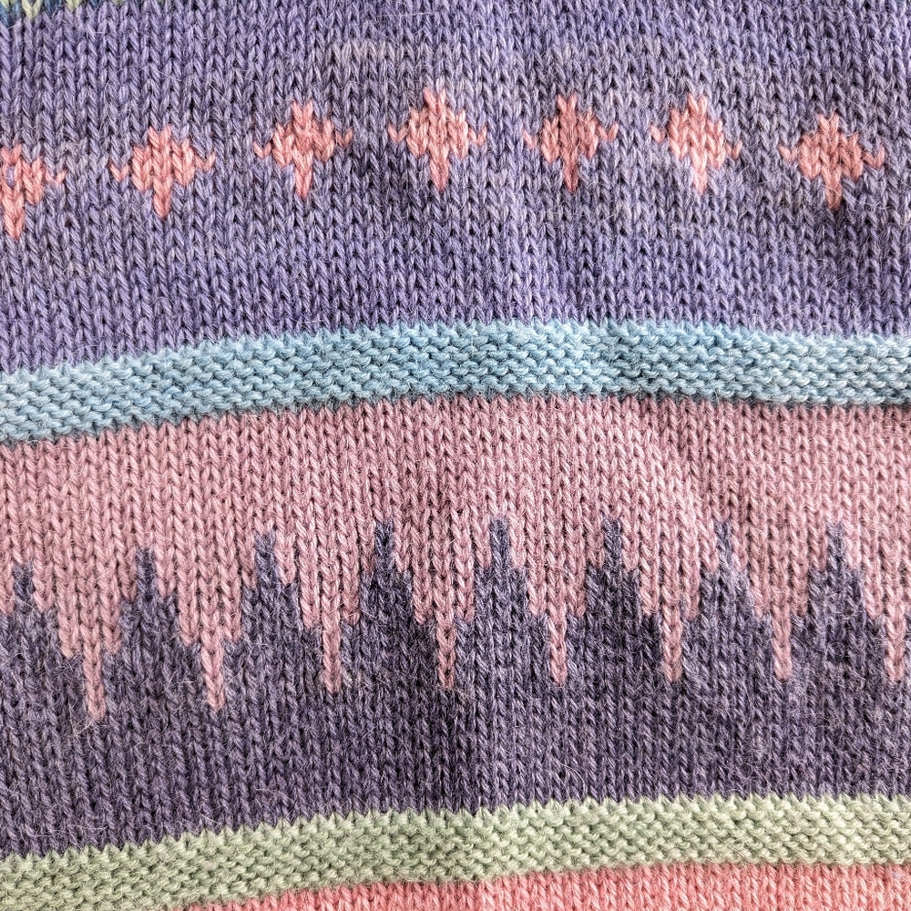 Multicolor Patterned Crew Neck Sweater - Picture 13 of 16